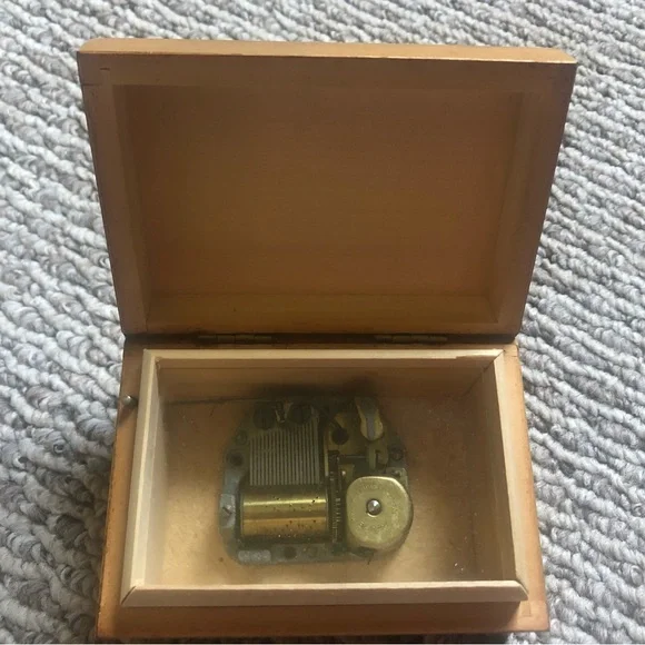 Vintage REUGE Swiss Made Musical Box - Picture 12 of 14